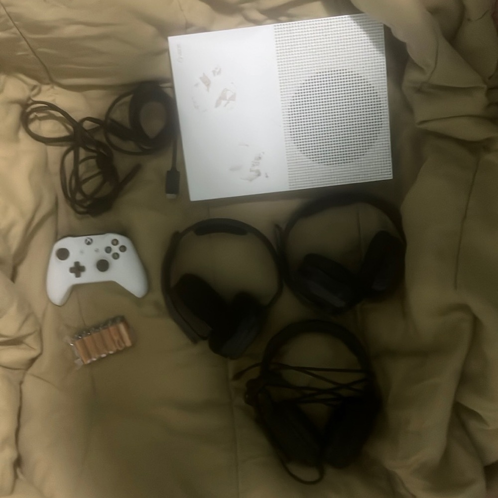 Xbox 1 s with accessories
